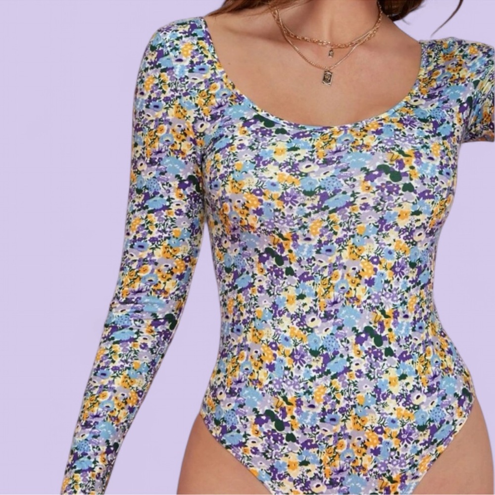 Shein • Ditsy Floral Deep Scoop Neck Bodysuit